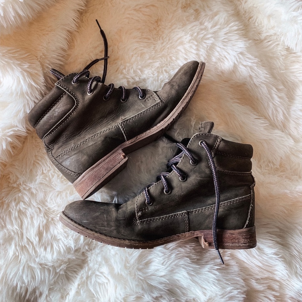 Steve Madden Army green combat boots